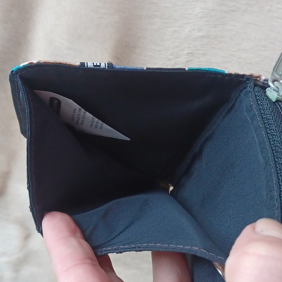 Le Sportsak Wallet - Picture 5 of 15